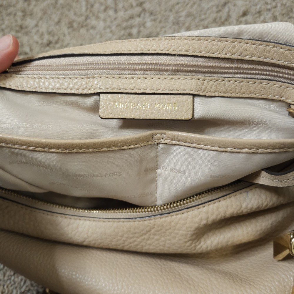 HP!! MICHAEL KORS CREAM TASSEL LARGE LYDIA HOBO BAG - Picture 9 of 16